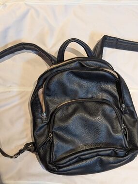 Black Men's Leather Backpack - Versatile Everyday Bag